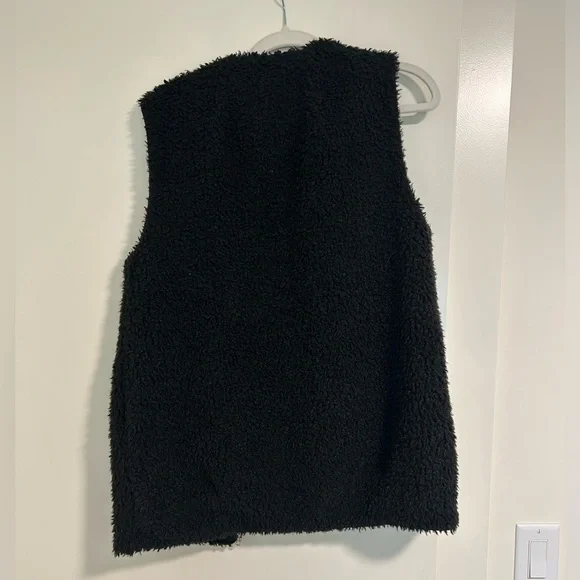 Aritzia Vest - Picture 2 of 4